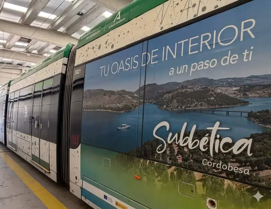 Publicidad de la Subb&eacute;tica en un vag&oacute;n del metro de M&aacute;laga.