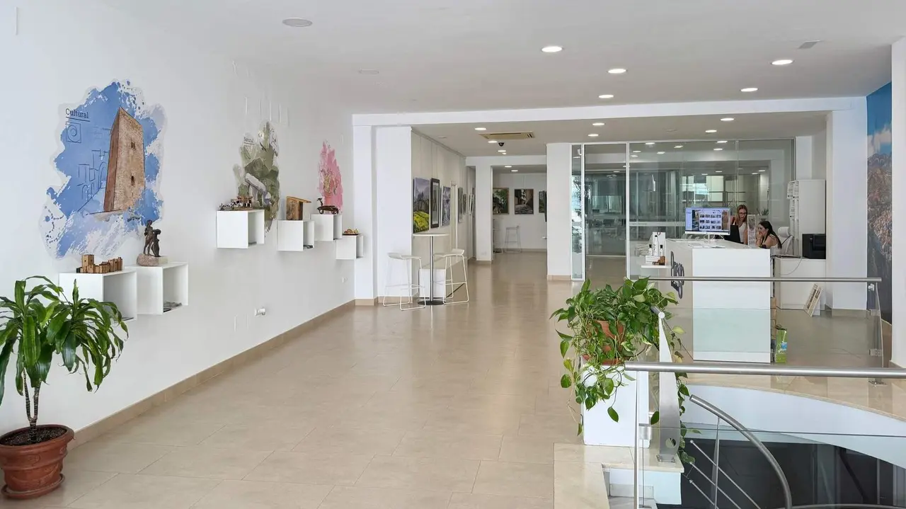 Instalaciones de la recientemente inaugurada oficina de turismo de Priego.