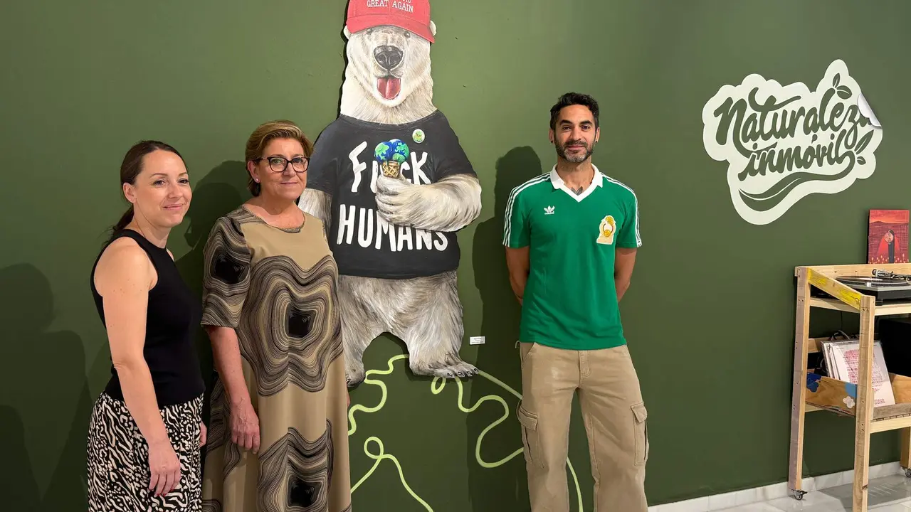 Mayra G&oacute;mez, t&eacute;cnica de Medio Ambiente; Charo Valverde, edil de Medio Ambiente del Ayto. de Lucena y Jorge Torres, representante de Borococo.