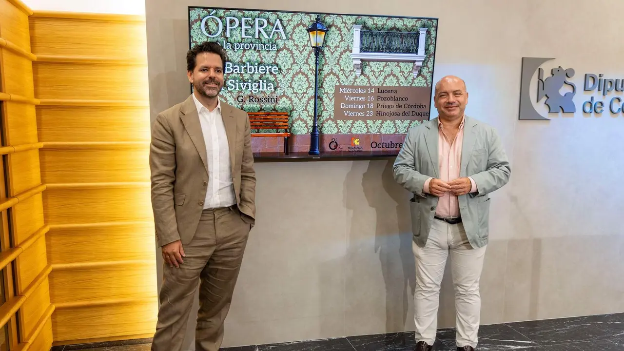Alberto Cubero y Gabriel Duque, durante la presentación del programa &lsquo;Ópera en la provincia&rsquo;.