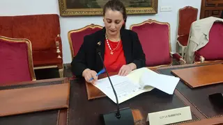 Mar&iacute;a Camacho firma el convenio entre el CIT y el Patronato de Turismo de la Diputaci&oacute;n de C&oacute;rdoba