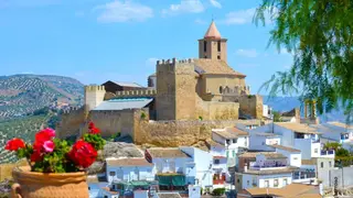 Castillo de Izn&aacute;jar (s.VIII). / Imagen: Agbarroso.
