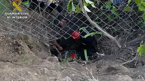 Rescate de una mujer en una acequia