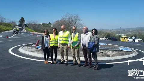 Inauguraci&oacute;n de la rotonda en Rute, con la delegada Josefina Vioque
