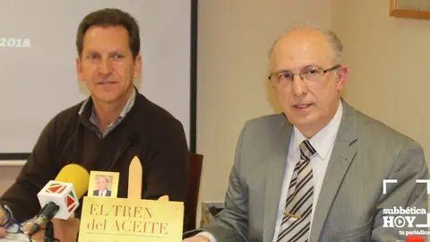 Manuel Rodr&iacute;guez Ar&eacute;valo y Francisco Casas en la presentaci&oacute;n del libro El Tren Del Aceite
