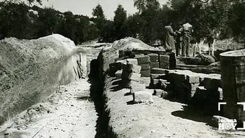 Obras de construcci&oacute;n de la canalizaci&oacute;n de agua desde el Nacimiento de Zambra mediado el siglo XX
