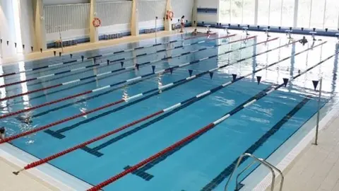 Las piscinas cubiertas se abrir&aacute;n el d&iacute;a 3 tras una inversi&oacute;n que supera los 45.000 euros