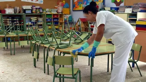 limpieza-colegios-750x478