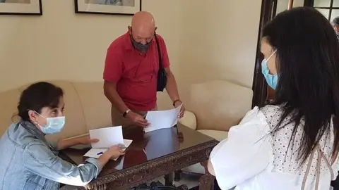 Firma uso solar aparcamiento Priego de C&oacute;rdoba Presidenta Urbanismo Marta Siles