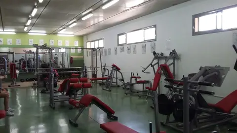 Gimnasio Izn&aacute;jar