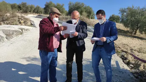 Lucas Gómez y Rafael Gómez visitan el camino junto al diputado provincial