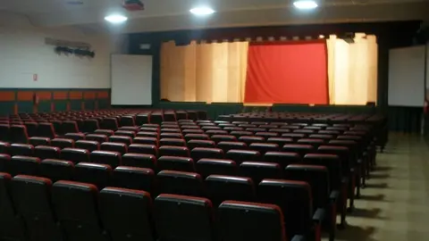 Sal&oacute;n de Usos M&uacute;ltiples de Izn&aacute;jar