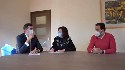 CEBALLOS VALDIVIA FIRMA PRESTAMO AGUAS Priego