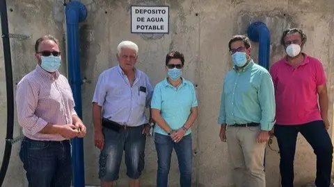 Fuente-T&oacute;jar agua