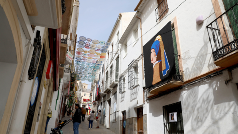 Urban Knitting en Izn&aacute;jar (Foto de archivo)