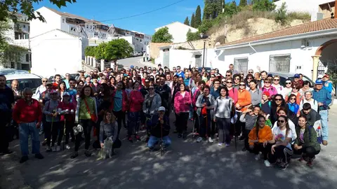Participantes en una de las actividades organizadas en la primera edici&oacute;n del proyecto "Caminando con Dani"