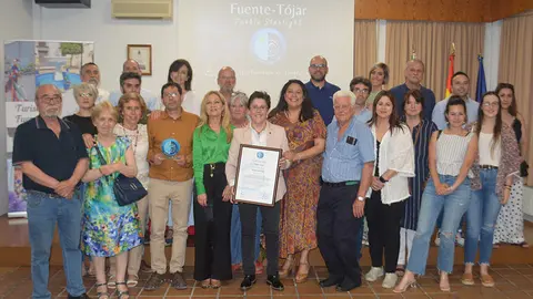 Entrega de la certificaci&oacute;n de Pueblo Starlight a Fuente-T&oacute;jar