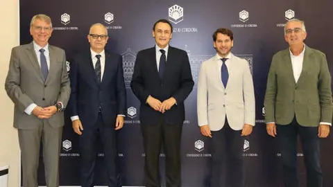 De izquierda a derecha- Lorenzo Salas, Agustín Acosta, José Carlos Gómez, Fernando Priego y Luis Jiménez (decano de la Facultad de Medicina y Enfermería).