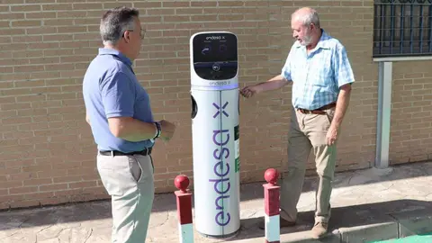 Punto de recarga vehículos el&eacute;ctricos Iznájar