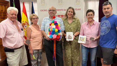 Entrega del gorro de Danzante