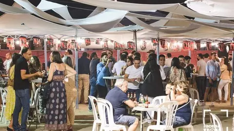 <p> viernes feria - noche (9) </p>