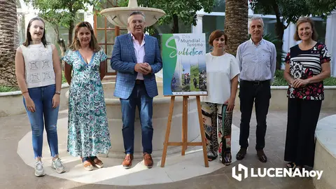 <p> Lope Ruiz y Juan P&eacute;rez junto a la presidenta del CIT Subb&eacute;tica, Mar&iacute;a Camacho y t&eacute;cnicos de turismo </p>