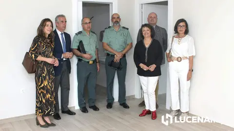 <p> Un momento de la visita a las dependencias remodeladas </p>