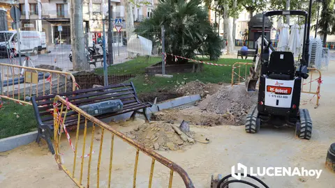 <p> Obras para la instalaci&oacute;n de estos aseos accesibles en el paseo del Coso </p>