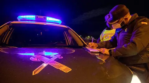  Una patrulla de la Guardia Civil de Tr&aacute;fico. Archivo 