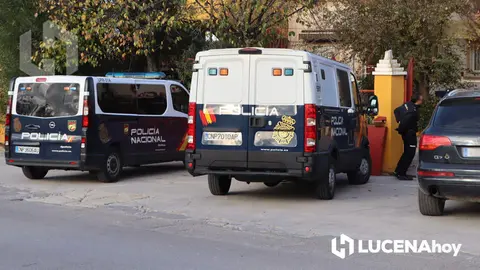  Dos veh&iacute;culos policiales en uno de los registros realizados esta ma&ntilde;ana en la zona de acceso al parque empresarial Pr&iacute;ncipe Felipe 