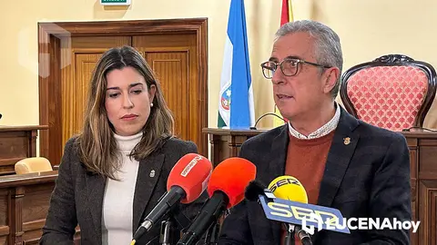  Juan P&eacute;rez y Teresa Alonso durante la rueda de prensa 