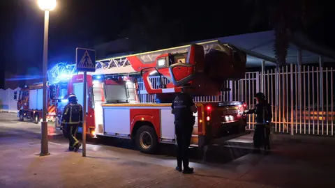 Una actuaci&oacute;n reciente de los bomberos y Polic&iacute;a Local de Lucena. Archivo