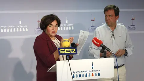 Mar&iacute;a de la O Redondo y Aurelio Fern&aacute;ndez en rueda de prensa