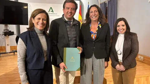 Imagen de Loles López junto a Aurelio Fernández, Miriam Ortiz e Irene Aguilera
