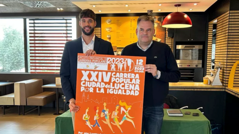 &Aacute;ngel Novillo y Jos&eacute; Mar&iacute;a Parejo durante la presentaci&oacute;n de la carrera en las instalaciones de McDonald Lucena