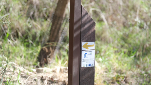 Una de las balizas instaladas en la ruta