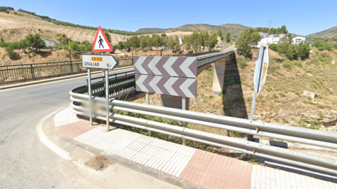 Puente Fern&aacute;ndez, a la entrada de Izn&aacute;jar, donde se ha producido el accidente