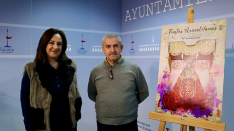 Araceli Rodr&iacute;guez y Juan P&eacute;rez Ca&ntilde;ete, autor del cartel anunciador de las Fiestas Aracelitanas 2024