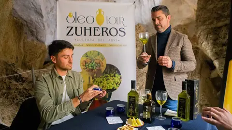Una imagen de esta experiencia en la Cueva de los Murci&eacute;lagos de Zuheros (Foto: oleotourzuheros.com)