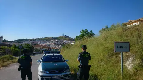 Una patrulla de la Guardia civil a la entrada de Luque