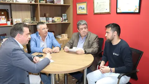 Presentaci&oacute;n del proyecto de la nueva pista de p&aacute;del de Izn&aacute;jar