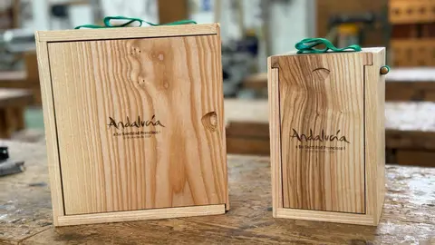Cajas dise&ntilde;adas por el CEMER para los regalos entregados al Papa Francisco
