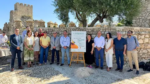 Autoridades asistentes a la presentaci&oacute;n de Gastroliva en Zuheros