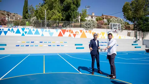Recepción de las obras de la pista deportiva y la piscina de Luque