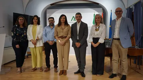 Firma del convenio entre la Escuela de la Madera de Encinas Reales y Unemadera