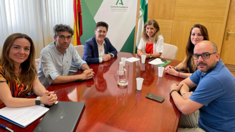 Un momento de la reuni&oacute;n con la delegada territorial