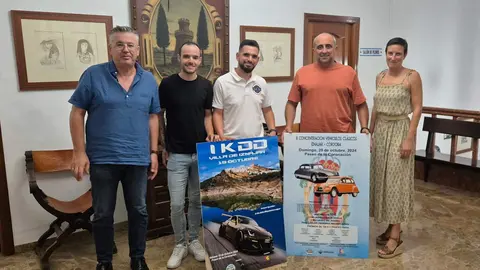 Presentaci&oacute;n concentraci&oacute;n de veh&iacute;culos cl&aacute;sicos y I KDD tunning Villa de Izn&aacute;jar