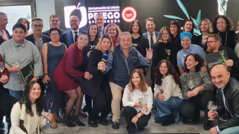 Algunos de los participantes en la presentaci&oacute;n de la publicaci&oacute;n