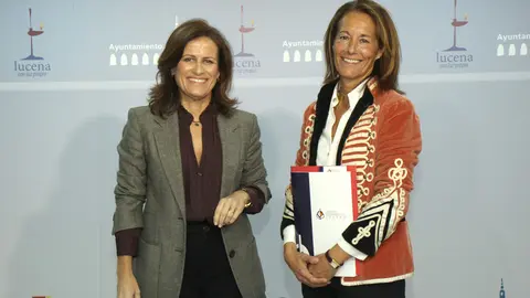 M&iacute;riam Ortiz y Maribel Rodr&iacute;guez durante la rueda de prensa