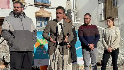 Un momento de la inauguraci&oacute;n de JuvenSub por el alcalde de Encinas Reales, Gabriel Prieto